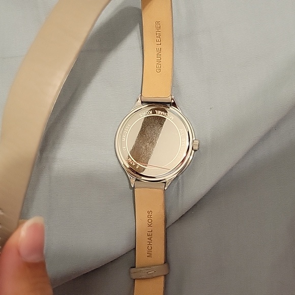 Michael Kors Watch - Picture 4 of 6